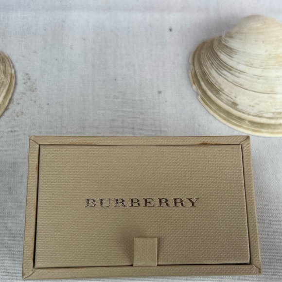 Authentic Burberry oval cufflinks with beautiful original box. - Picture 2 of 2